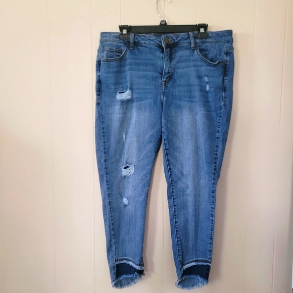 Lane Bryant Blue Ankle & Cropped Jeans. Size 18P - Picture 1 of 3